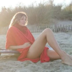 Poncho Surf Femme Saint Jacques Wetsuits Cape Rouge -Plongee Sous Boutique poncho surf femme saint jacques wetsuits cape rouge 2