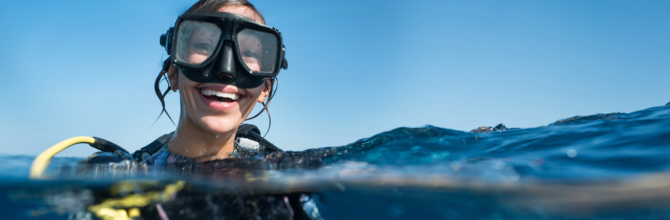 Plongee Sous Boutique -Plongee Sous Boutique Smiling Master Scuba Diver 1310x430 1